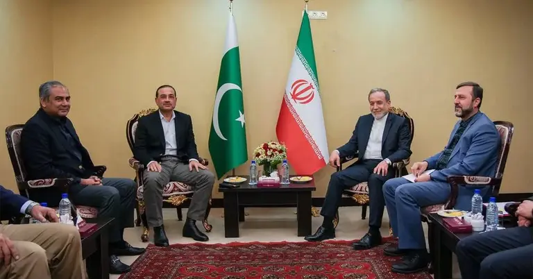 ইসলামাবাদে আরাঘচি ও আসিম মুনির